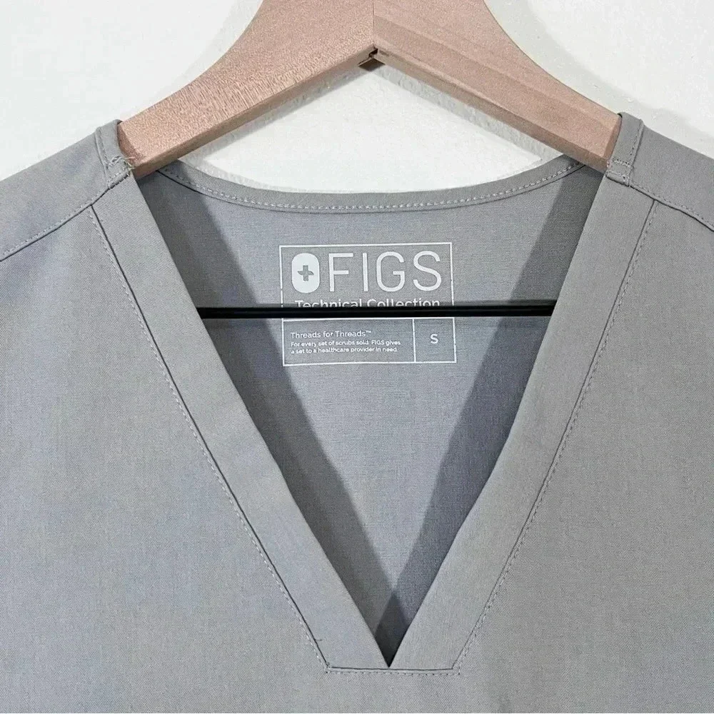 Figs Casma Three Pockets Light Gray Scrub Top